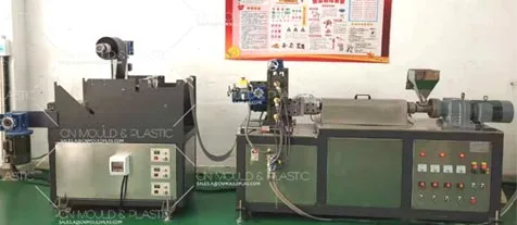 Machines d'extrusion de feuilles minces